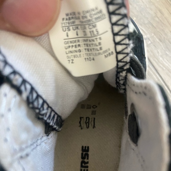 Chuck Taylor All Star Classic - Size 4C - Picture 6 of 9